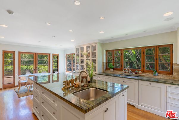 Dining room, Interior, Kitchen, Recessed Lighting, Wood Texture Flooring