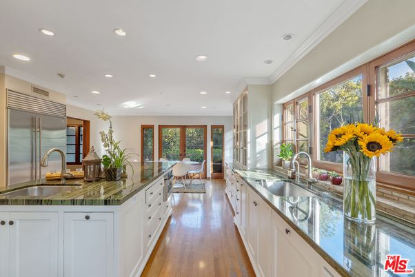Dining room, Interior, Kitchen, Recessed Lighting, Stainless Steel Appliances, Wood Texture Flooring