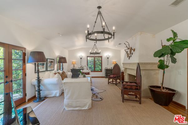 Chandelier, Fireplace, Interior, Living room