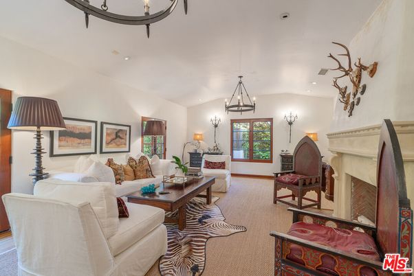 Fireplace, Interior, Living room, Recessed Lighting
