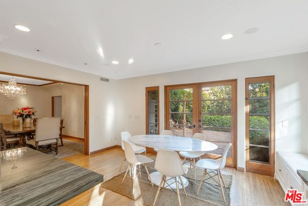 Chandelier, Dining room, Interior, Recessed Lighting, Wood Texture Flooring