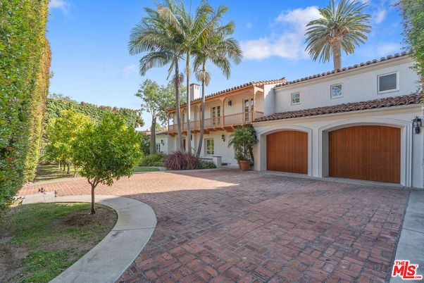 Attached, Exterior, Facade, Spanish Mediterranean