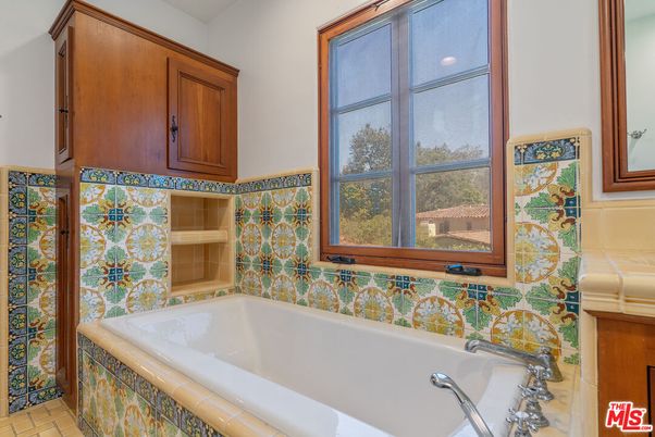 Bathroom, Interior, Tile Countertops