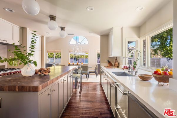 Dining room, Interior, Kitchen, Recessed Lighting, Wood Texture Flooring