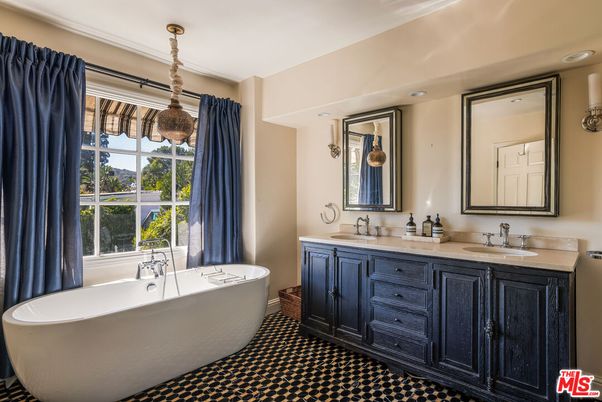 Bathroom, Dual Sink Vanities, Free Standing Baths, Interior, Recessed Lighting
