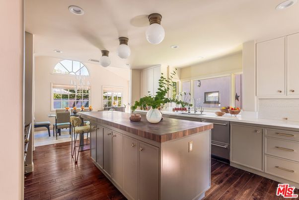Dining room, Interior, Kitchen, Recessed Lighting, Wood Texture Flooring