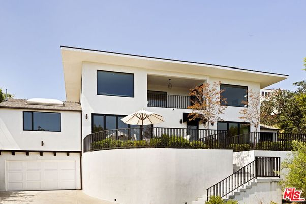 Attached, Exterior, Facade, Modern