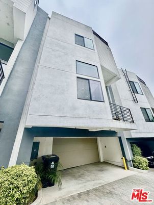 Attached, Exterior, Facade, Modern
