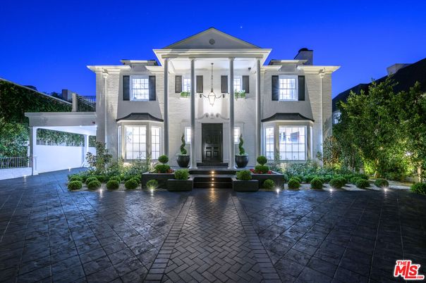 Attached, Exterior, Facade, French Provincial