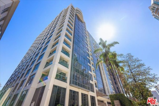 Exterior, Facade, Condo Building