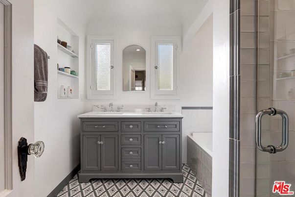 Bathroom, Dual Sink Vanities, Interior