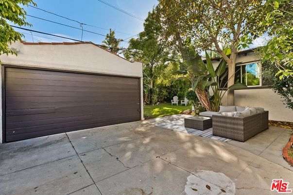 Detached Garage, Exterior