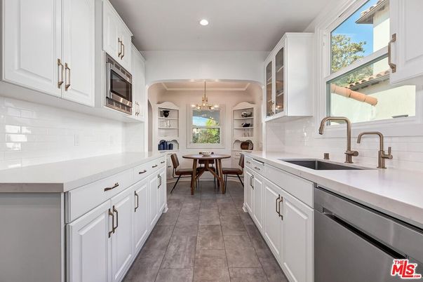 Chandelier, Dining room, Interior, Kitchen, Recessed Lighting