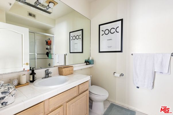 Bathroom, Interior, Tile Countertops