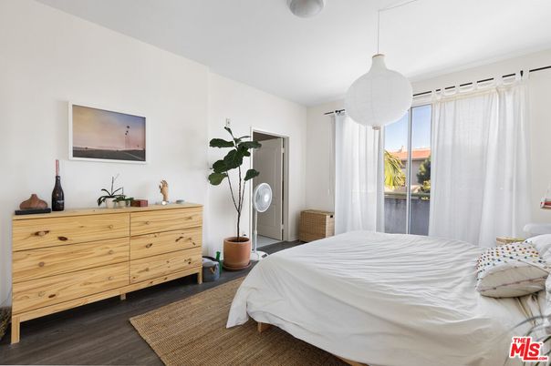 Bedroom, Interior, Pendant Lights, Wood Texture Flooring