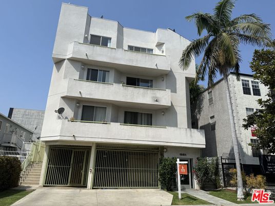 Attached, Exterior, Facade, Modern