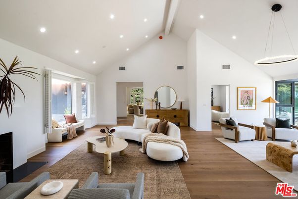 Interior, Living room, Pendant Lights, Recessed Lighting, Wood Texture Flooring