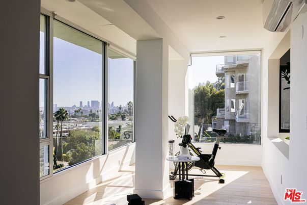 Fitness Equipment, Interior, Recessed Lighting, Wood Texture Flooring
