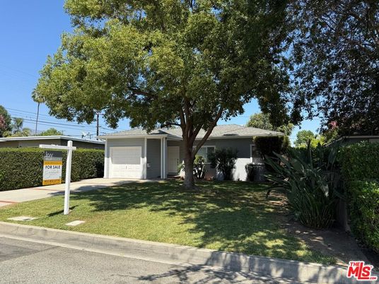 Attached, Exterior, Facade, Ranch