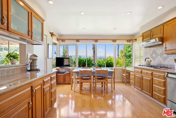 Dining room, Interior, Kitchen, Recessed Lighting, Wood Texture Flooring