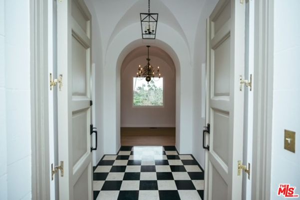 Chandelier, Interior, Pendant Lights