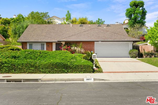 Attached, Exterior, Facade, Brick Facade, Ranch