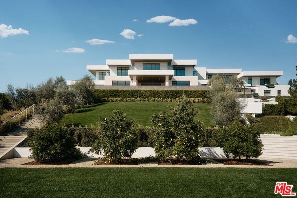 Backyard, Exterior, Facade, Modern