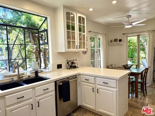 Dining room, Interior, Kitchen, Recessed Lighting