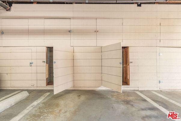 Garage, Interior