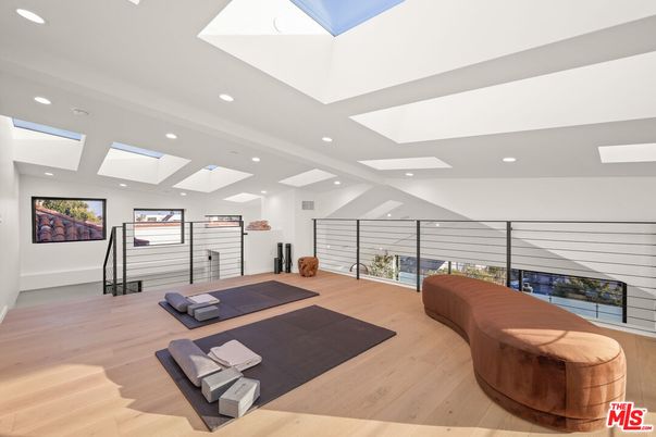 Fitness Equipment, Interior, Recessed Lighting, Wood Texture Flooring