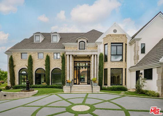 Exterior, Facade, Brick Facade, French Provincial