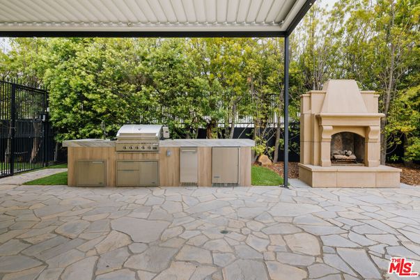 Exterior, Fireplace