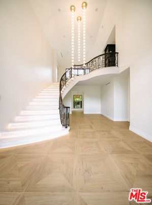 Interior, Pendant Lights, Recessed Lighting, Wood Texture Flooring