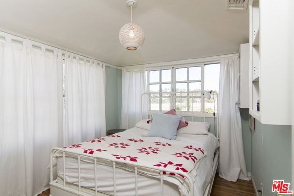 Bedroom, Interior, Pendant Lights, Wood Texture Flooring