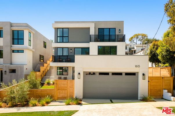 Attached, Exterior, Facade, Modern