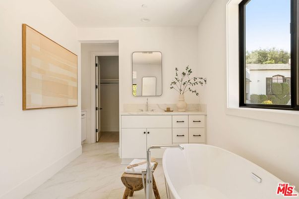 Bathroom, Dual Sink Vanities, Free Standing Baths, Interior, Marble, Recessed Lighting