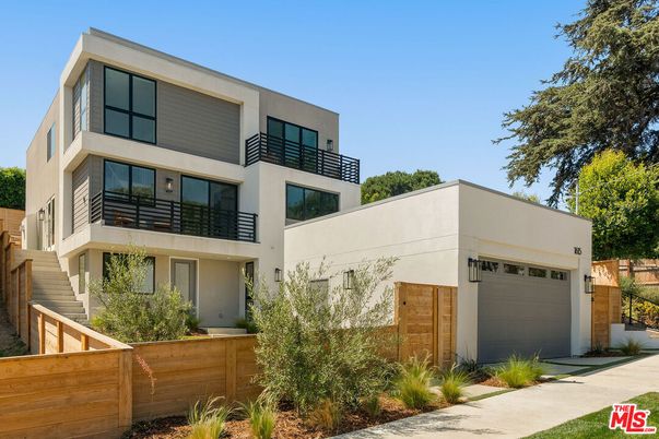 Attached, Exterior, Facade, Modern