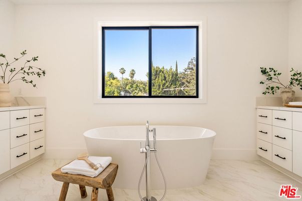 Bathroom, Free Standing Baths, Interior, Marble, Marble Walls