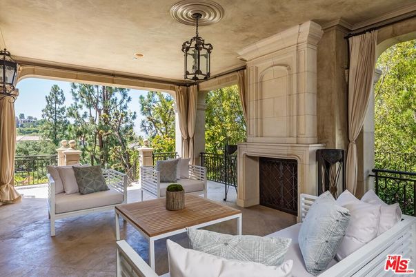 Exterior, Fireplace, Living room