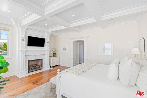 Bedroom, Fireplace, Interior, Recessed Lighting, Wood Texture Flooring