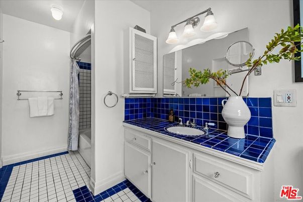 Bathroom, Interior, Tile Countertops