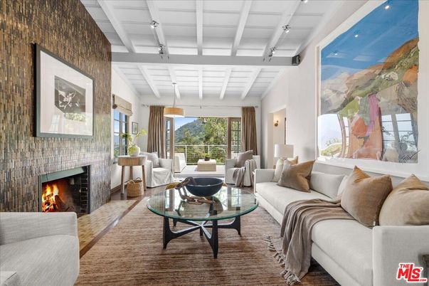 Fireplace, Interior, Living room