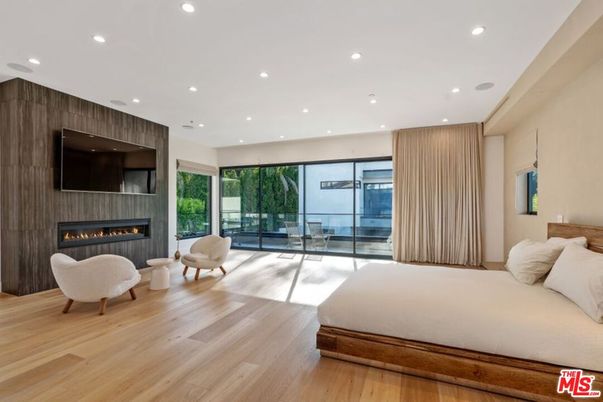 Bedroom, Fireplace, Interior, Recessed Lighting, Wood Texture Flooring