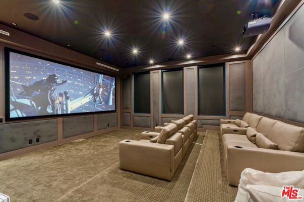 Interior, Projection Screen, Recessed Lighting, Theatre Room