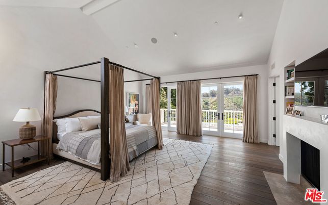 Bedroom, Fireplace, Interior, Recessed Lighting, Wood Texture Flooring
