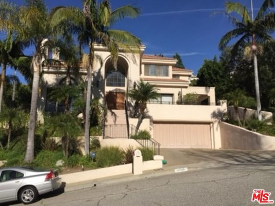 Attached, Exterior, Facade, Mediterranean