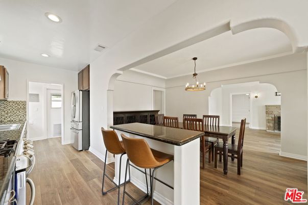 Chandelier, Dining room, Interior, Kitchen, Pendant Lights, Recessed Lighting, Wood Texture Flooring