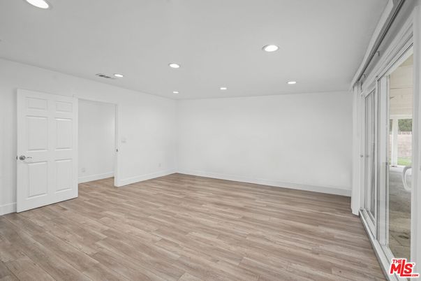 Empty room, Interior, Recessed Lighting, Wood Texture Flooring