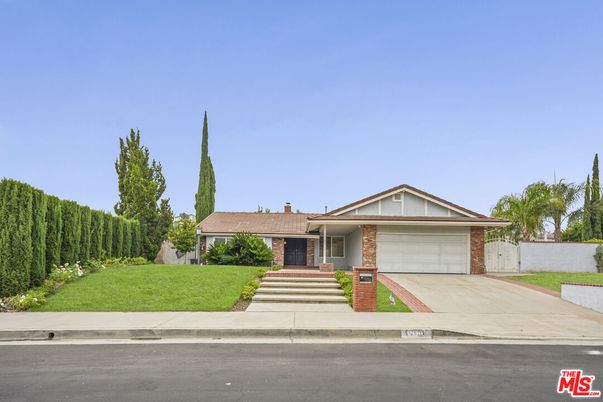 Attached, Exterior, Facade, Brick Facade, Ranch