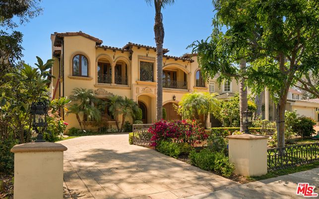 Backyard, Exterior, Facade, Mediterranean